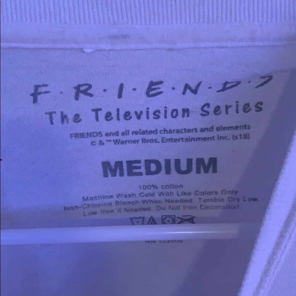 UO friends tee - Picture 2 of 2
